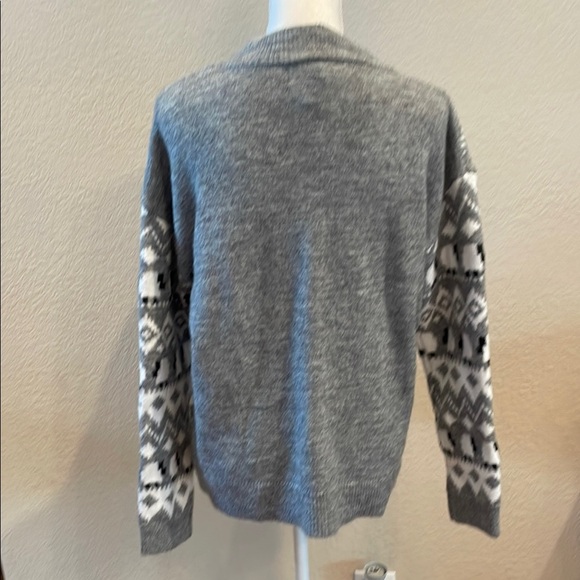 Gray and White Crewneck Sweater with Nordic Patterns - Picture 3 of 5
